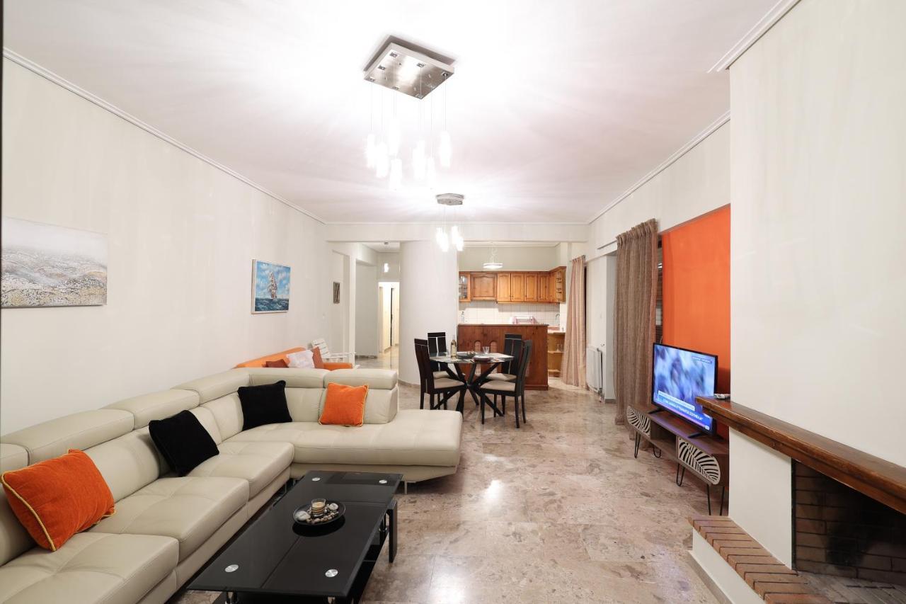 Spacious View Of Central Square Kalamata Bagian luar foto