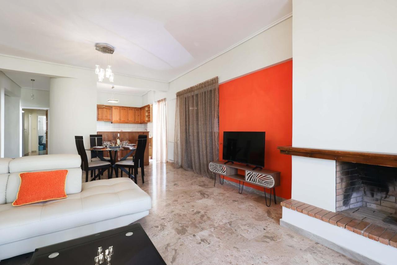 Spacious View Of Central Square Kalamata Bagian luar foto