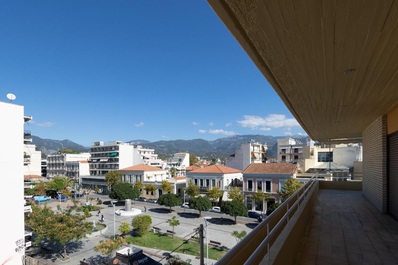 Spacious View Of Central Square Kalamata Bagian luar foto